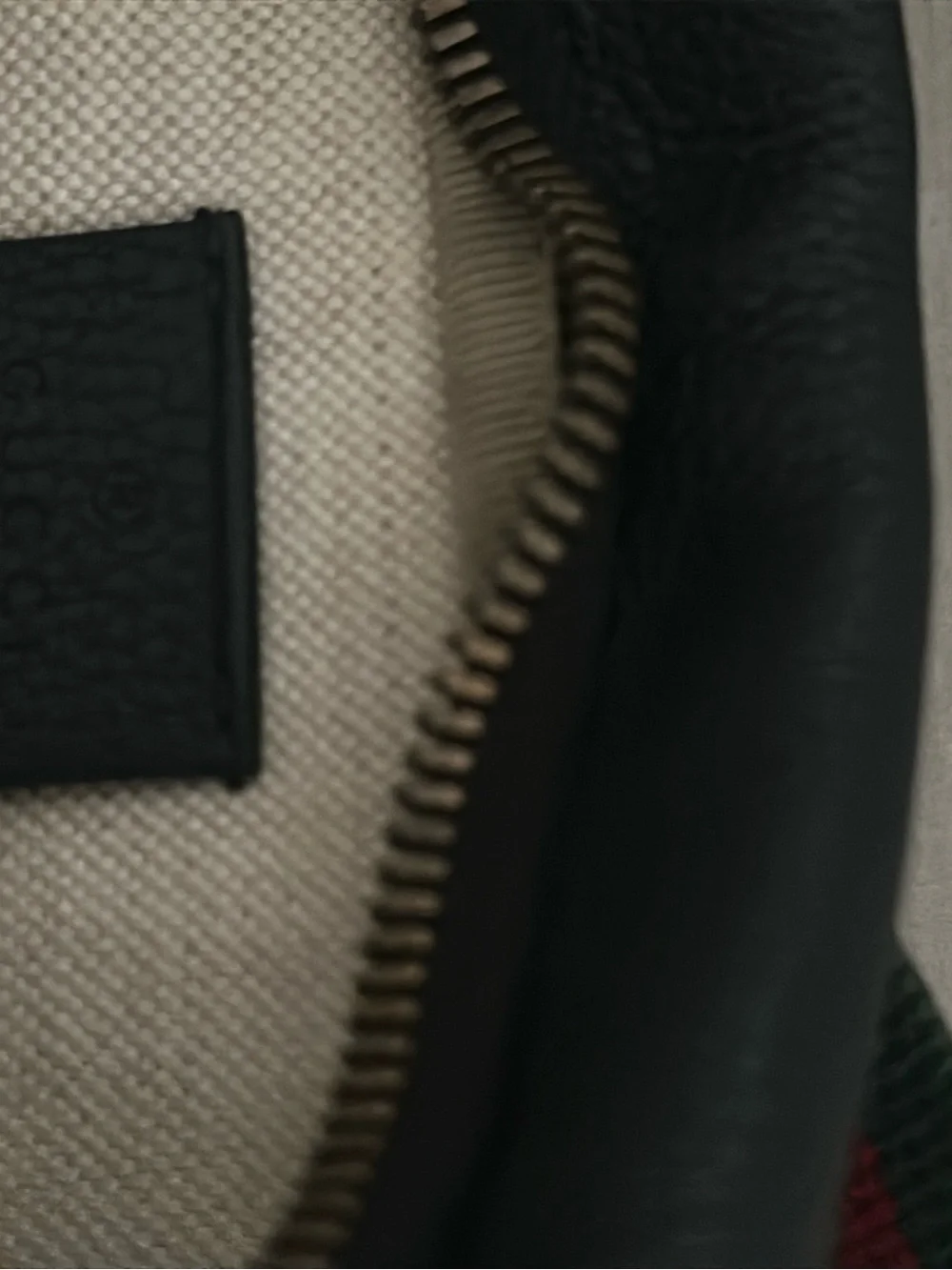 Gucci Black Leather Pouch with Gold-Tone Zipper authentic